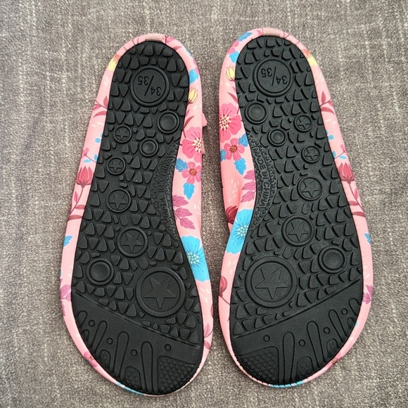 Brand new NWT Kids' Pink Floral Water Shoes size 3.5-4 - Picture 4 of 11